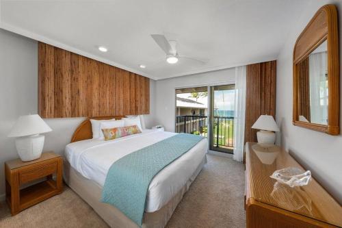 Postel nebo postele na pokoji v ubytování Napili Surf 207 · NSF 207 BeachFront Condo Napili Bay