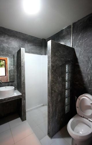 Un baño de Aonang Lodge - SHA