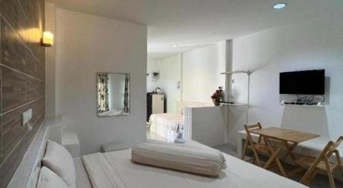 TV a/nebo společenská místnost v ubytování Saraburi Garden Resort