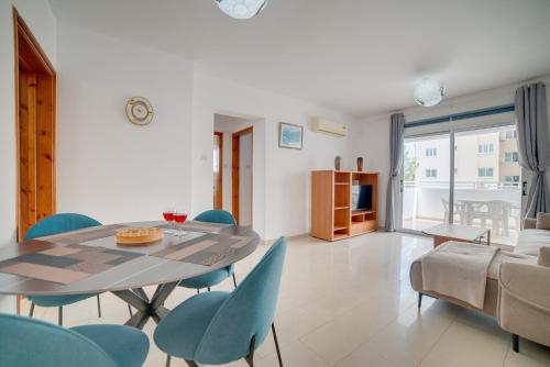 Cozy Mackenzie Getaway