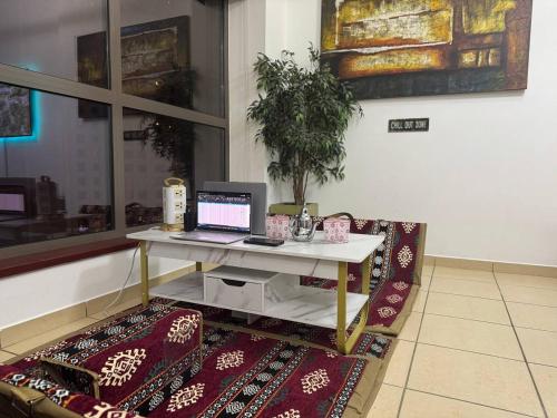 Μια τηλεόραση ή/και κέντρο ψυχαγωγίας στο Happyland JBR Dubai Hostel