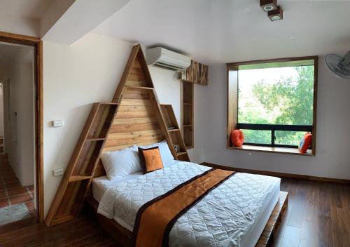 Postel nebo postele na pokoji v ubytování Luma of Serenity