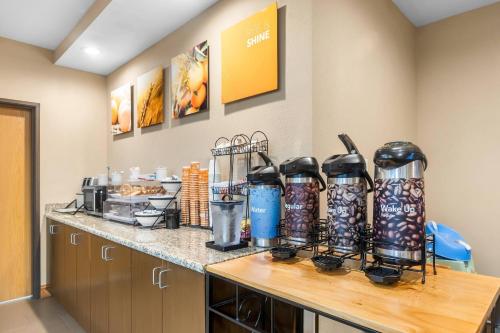 Nhà bếp/bếp nhỏ tại Comfort Inn & Suites Sikeston I-55