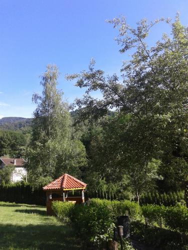 a gazebo in the middle of a yard at Hotel Perfect in Yamna