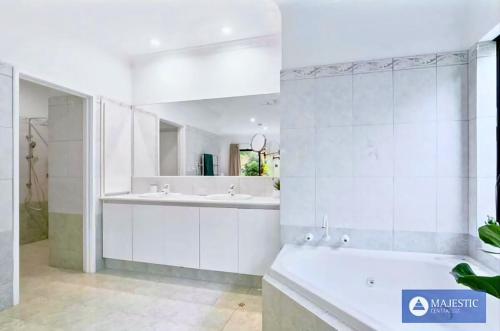 Koupelna v ubytování Mount Pleasant Wellness Retreat Infrared Sauna Massage RiverWalk