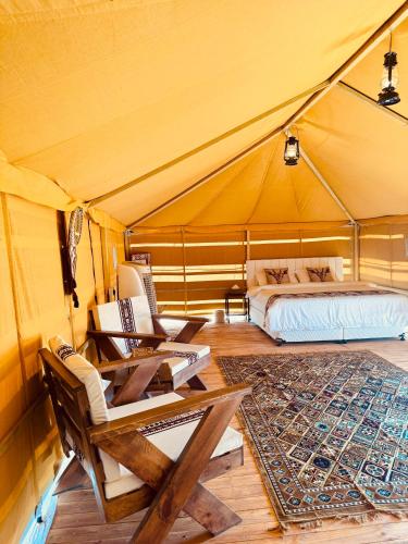Llit o llits en una habitació de Desert Vibes Camp