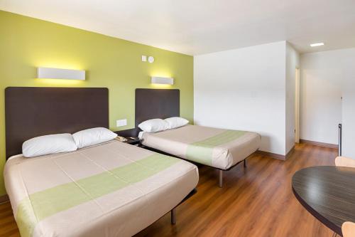 Katil atau katil-katil dalam bilik di Motel 6-El Paso, TX - Airport - Fort Bliss