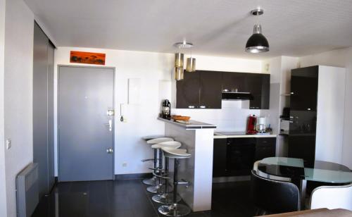 Grand studio avec ascenseur, parking et terrasse