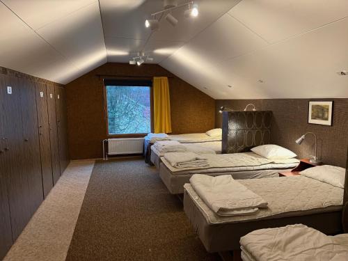 Postel nebo postele na pokoji v ubytování Dorm Hilli3