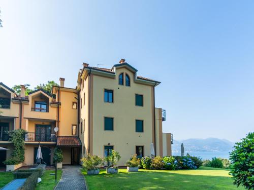 Nice appartment with terrace and stunning lake view photo 2