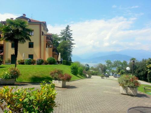 Nice appartment with terrace and stunning lake view photo 3