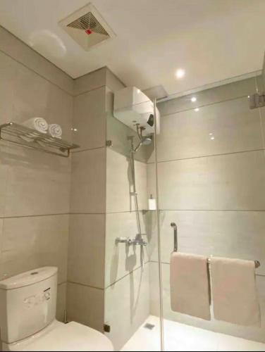 Ένα μπάνιο στο One Bed Room Aprtemen Alam Sutera