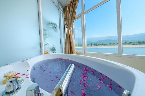 Nespecifikovaný výhled na hory nebo výhled na hory při pohledu z hotelu