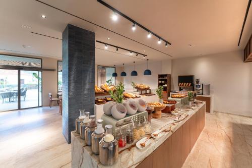 ホテルの敷地内または近くでの食事または食べ物