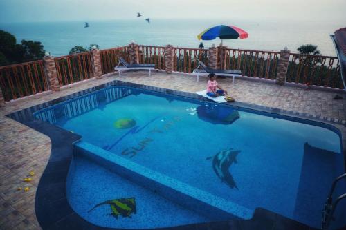 Πισίνα στο ή κοντά στο Aditi Ayurveda Panchkarma Retreat