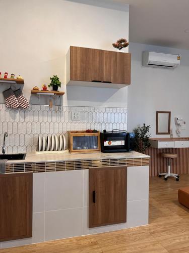 Köök või kööginurk majutusasutuses เอ็นแอนด์เอ็นรีสอร์ทวีไอพี