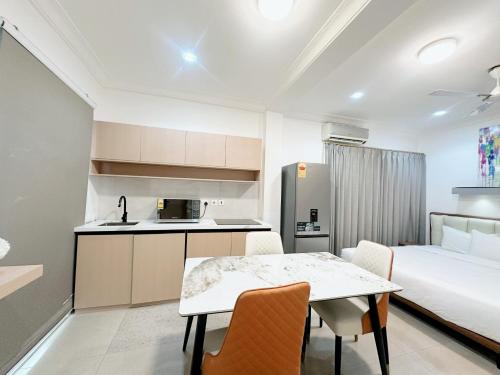 Kuchyň nebo kuchyňský kout v ubytování Golden Crystal Hotel