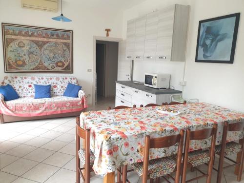 a living room with a table and a couch at Ancora: appartamenti Gaudenzi in Gabicce Mare