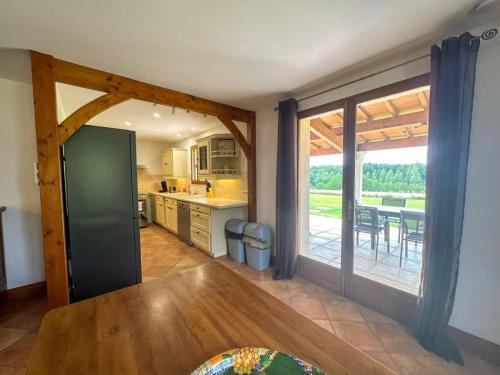 Η κουζίνα ή μικρή κουζίνα στο Cosy Stay Remote Work Retreat 9 Guests Villa Aubeterre