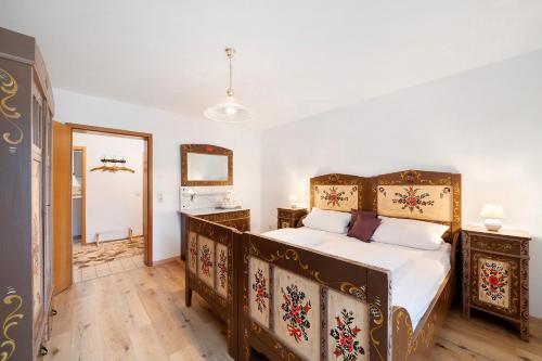 a bedroom with a large bed in a room at Ferienapartment Karle in Nordrach