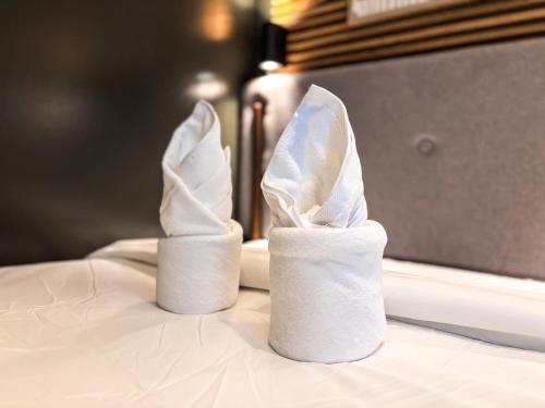 Postel nebo postele na pokoji v ubytování The Amani Suite SHORE 3 B02-1105