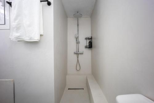 Modern City Retreat in Kallithea