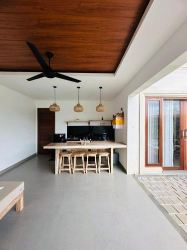 Afbeelding uit fotogalerij van wiku villa in Blahbatu