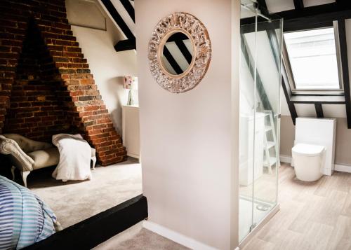 Koupelna v ubytování Old Customs House