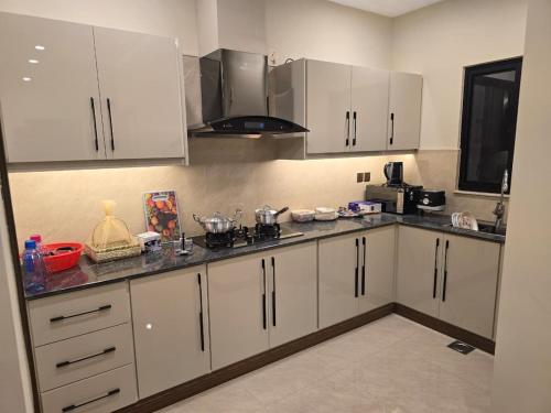 伊斯兰堡Zeta Mall Condo Pool above Mall below的相册照片