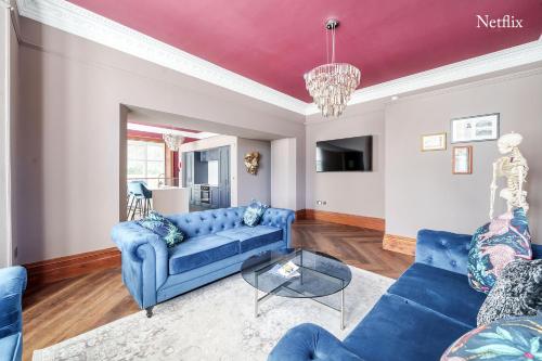 a living room with blue furniture and a purple ceiling at The Governance Apartments in Windermere