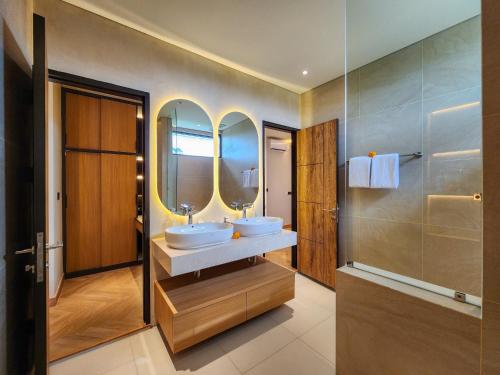 Ένα μπάνιο στο Casa Verano Jimbaran by Nagisa Bali