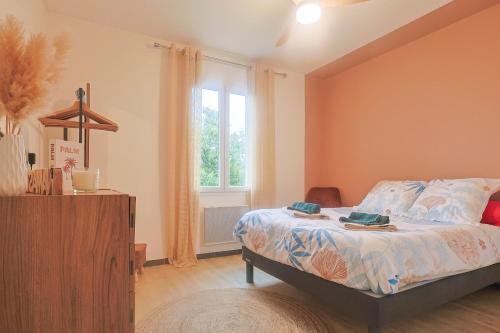 a bedroom with a bed and a window at Villa Gina in Garons