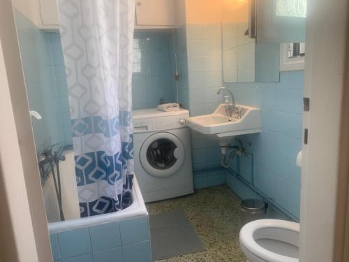 Cosy Plaka flat with view of Acropolis Parthenon