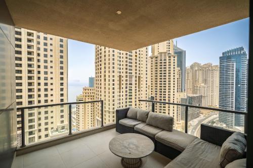 NH Luxury 2BR, Marina & Palm Views with Pool & Gym Access