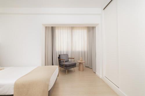 Top-Floor 2BR, Sea and city Views & Jacuzzi