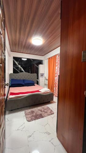 Ένα ή περισσότερα κρεβάτια σε δωμάτιο στο RXS Skypod Hotel #1 inspired Suite in Roxas City