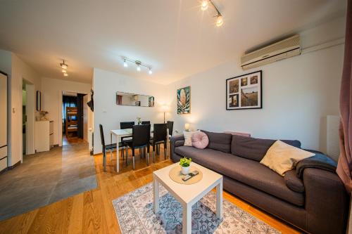 Zagreb 180 - 1 Bedroom - Parking - Loggia - New - Apartment - Flexible Keybox Entry - Modern - Monthly Rent - WiFi