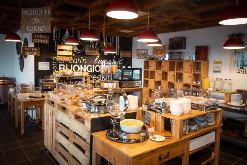 Jídlo v hotelu nebo okolí