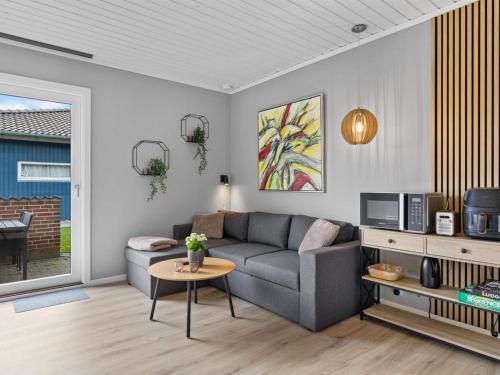 Μια τηλεόραση ή/και κέντρο ψυχαγωγίας στο Apartment Asfrid - 80m from the sea by Interhome