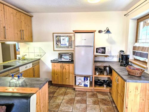 Köök või kööginurk majutusasutuses Holiday Home Am Weitfeld-1 by Interhome