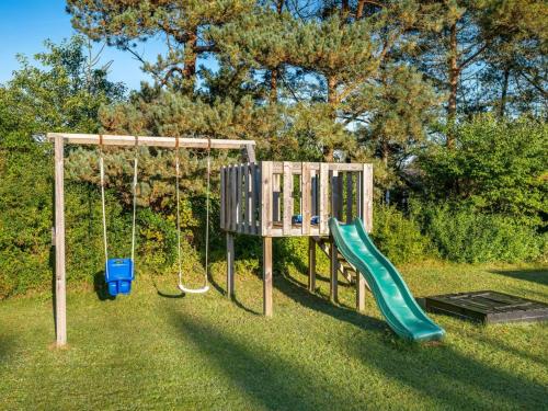 Ο χώρος παιχνιδιού για παιδιά στο Holiday Home Sjarlotte - 400m to the fjord by Interhome