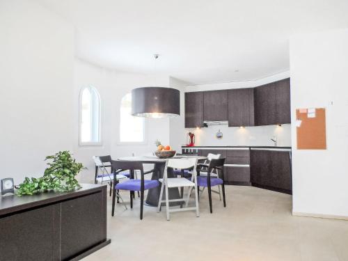 Η κουζίνα ή μικρή κουζίνα στο Apartment A11 by Interhome