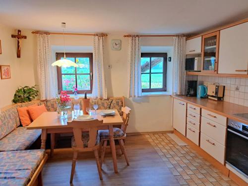 Kuchyň nebo kuchyňský kout v ubytování Holiday Home Lindnerhof by Interhome