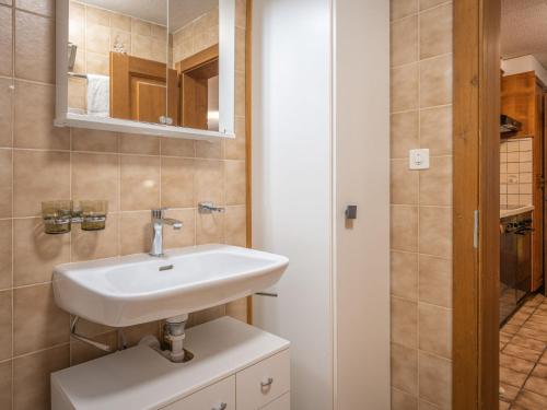 Apartment Le Tzanton by Interhome