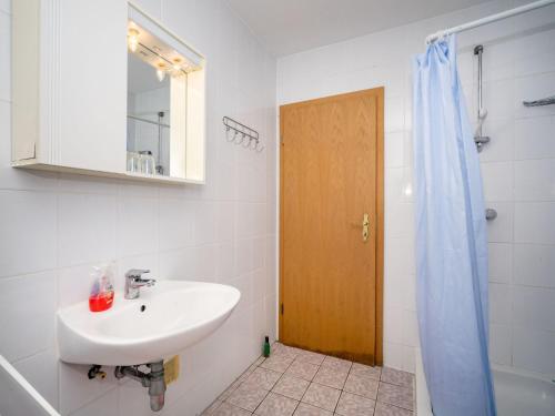 Apartment Hilde Red-3 by Interhome