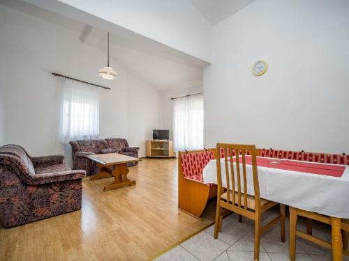 Apartment Hilde Red-4 by Interhome