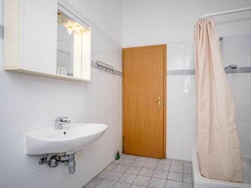 Apartment Hilde Red-4 by Interhome