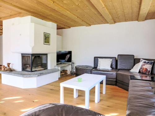 Ruang duduk di Apartment Eisiboden by Interhome