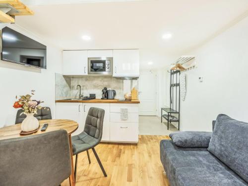 Apartment Čelakovsky-4 by Interhome