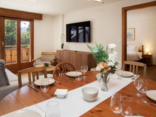 Apartment Val Fleuri 208 by Interhome